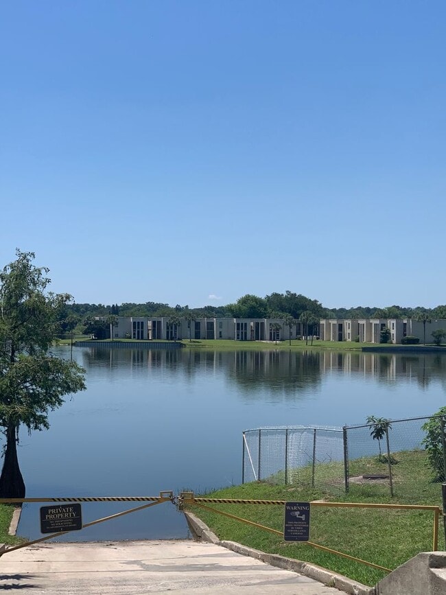 Building Photo - 600 Orange Dr