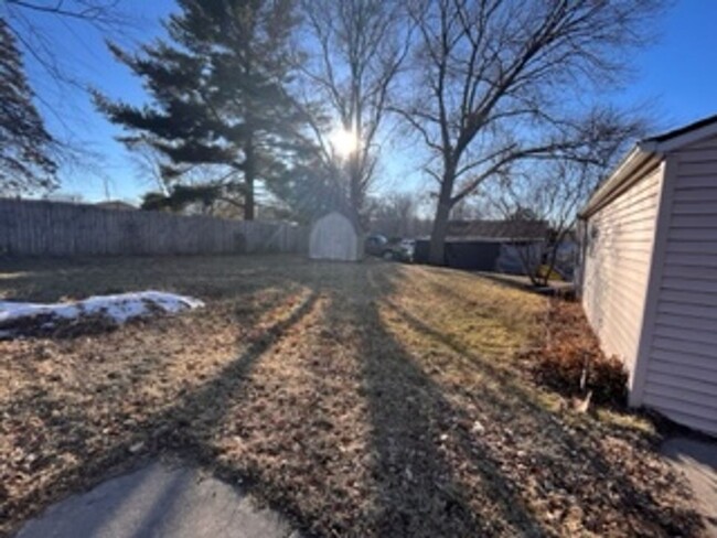 Building Photo - Single Family 2 bedroom 2 bath in LeClaire