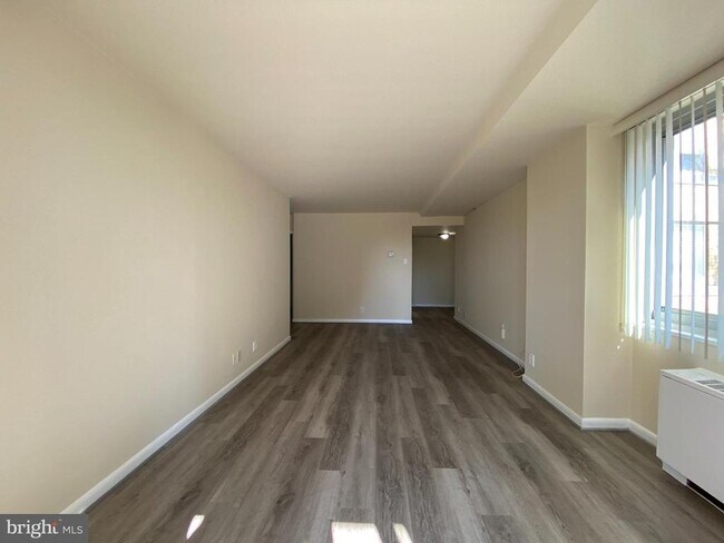 Building Photo - 301 Beauregard St