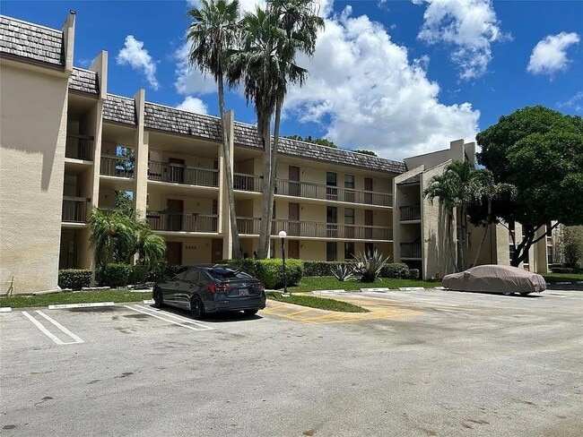 Building Photo - 8433 Forest Hills Dr