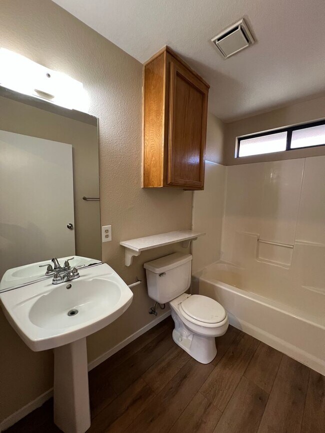 Building Photo - 8609 Lyn River Ct