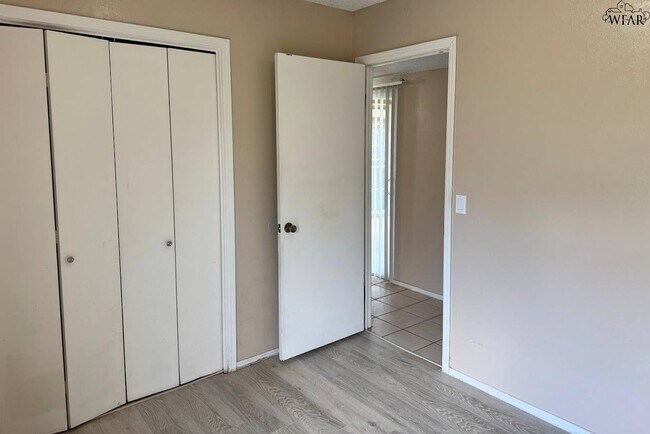 Building Photo - 1901 Wenonah Ave