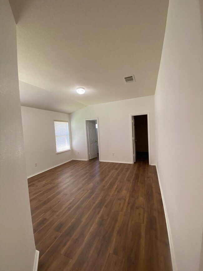 MASTER BEDROOM - 1119 Burgess Dr