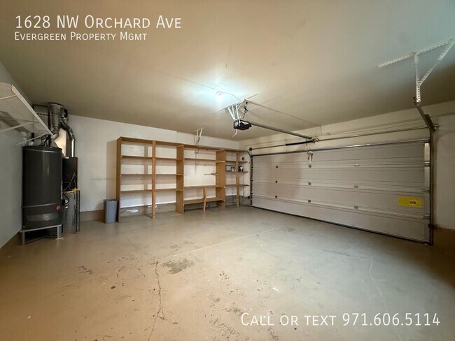 Building Photo - 1628 NW Orchard Ave