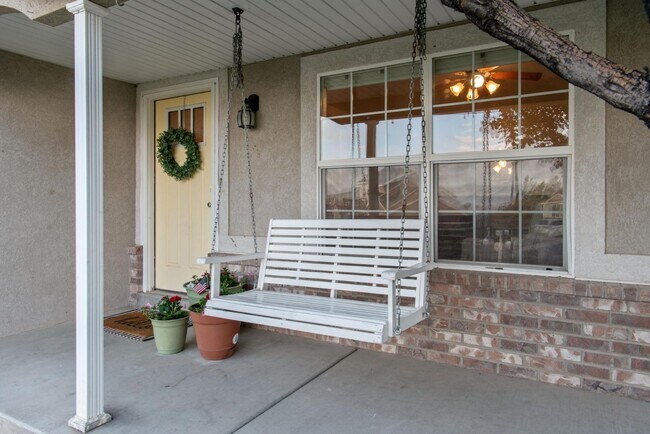 Building Photo - 2521 Apricot Pl