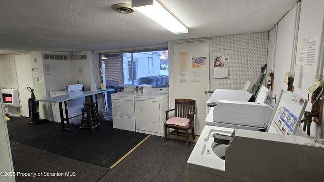 Building Photo - 3730 Lawrence Ave