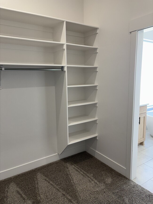 Building Photo - 187 Heaton Ln