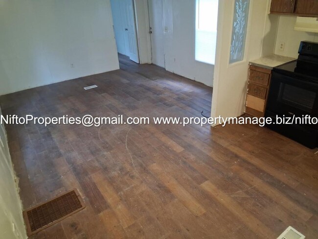 Building Photo - 5588 Aenon Ln