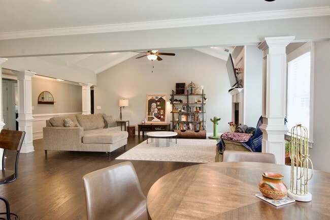 Building Photo - Immaculate 3BR/2BA Home in The Estates – P...