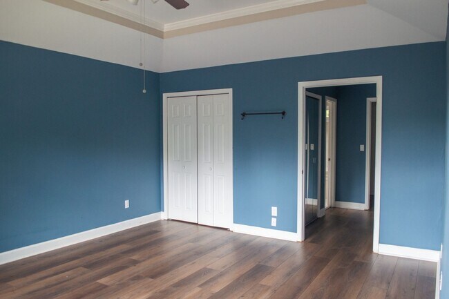 Building Photo - 1930 Oak Ridge Ct