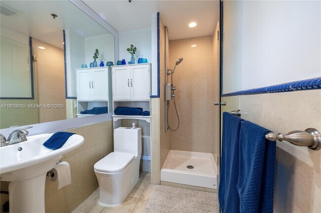 Building Photo - 3255 NE 184th St