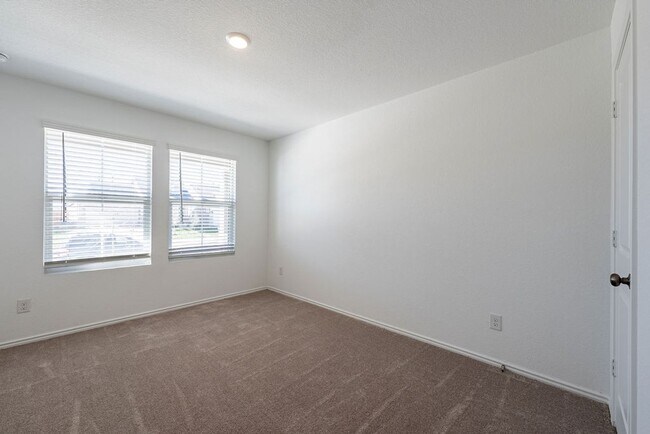 Building Photo - Charming Sunlit 4-Bedroom 2-Bathroom Home!