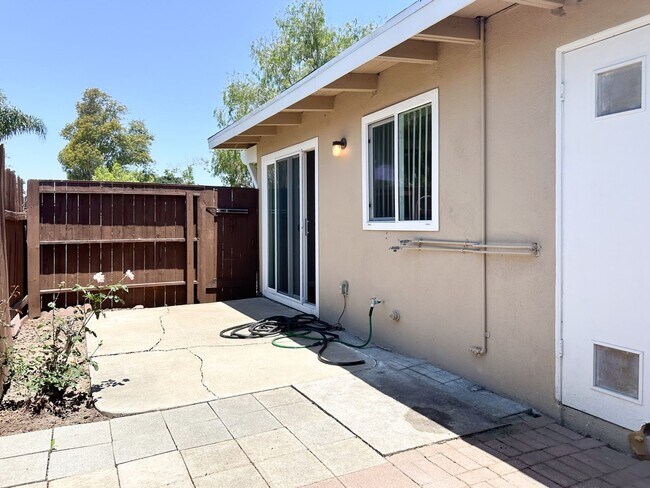 Building Photo - Clearbrook Ln (109)
