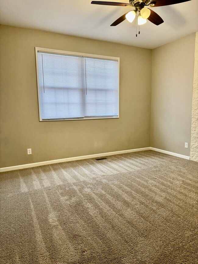 Building Photo - 255 N Sacramento St