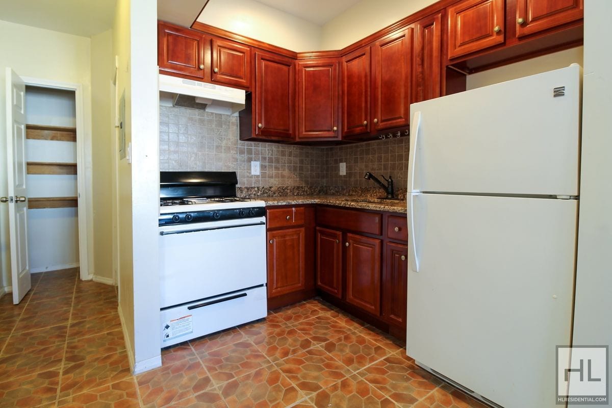 Building Photo - One Bedroom on Dekalb at Nostrand