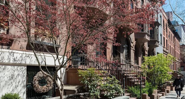 Building Photo - 141 E 95th St