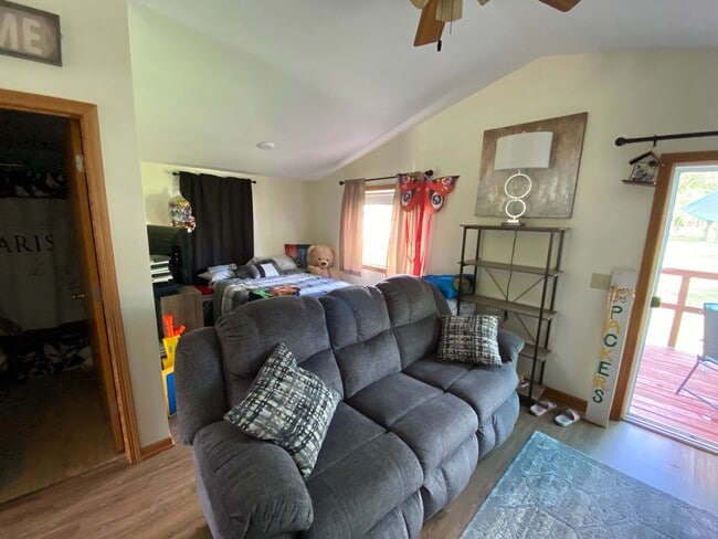 Building Photo - Cute Cottage located on Lake Koshkonong