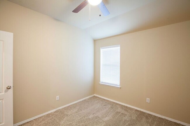 Building Photo - 709 Alder Dr
