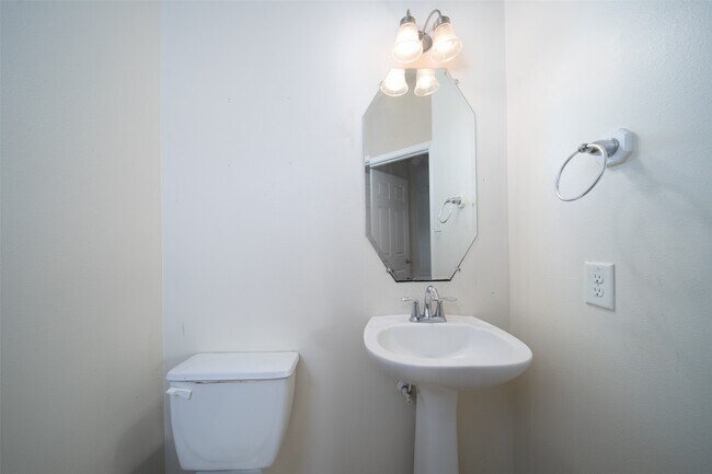 Building Photo - 19543 Otter Trail Ct