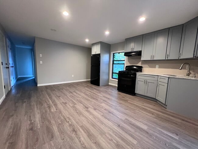 Building Photo - 49 Hill St