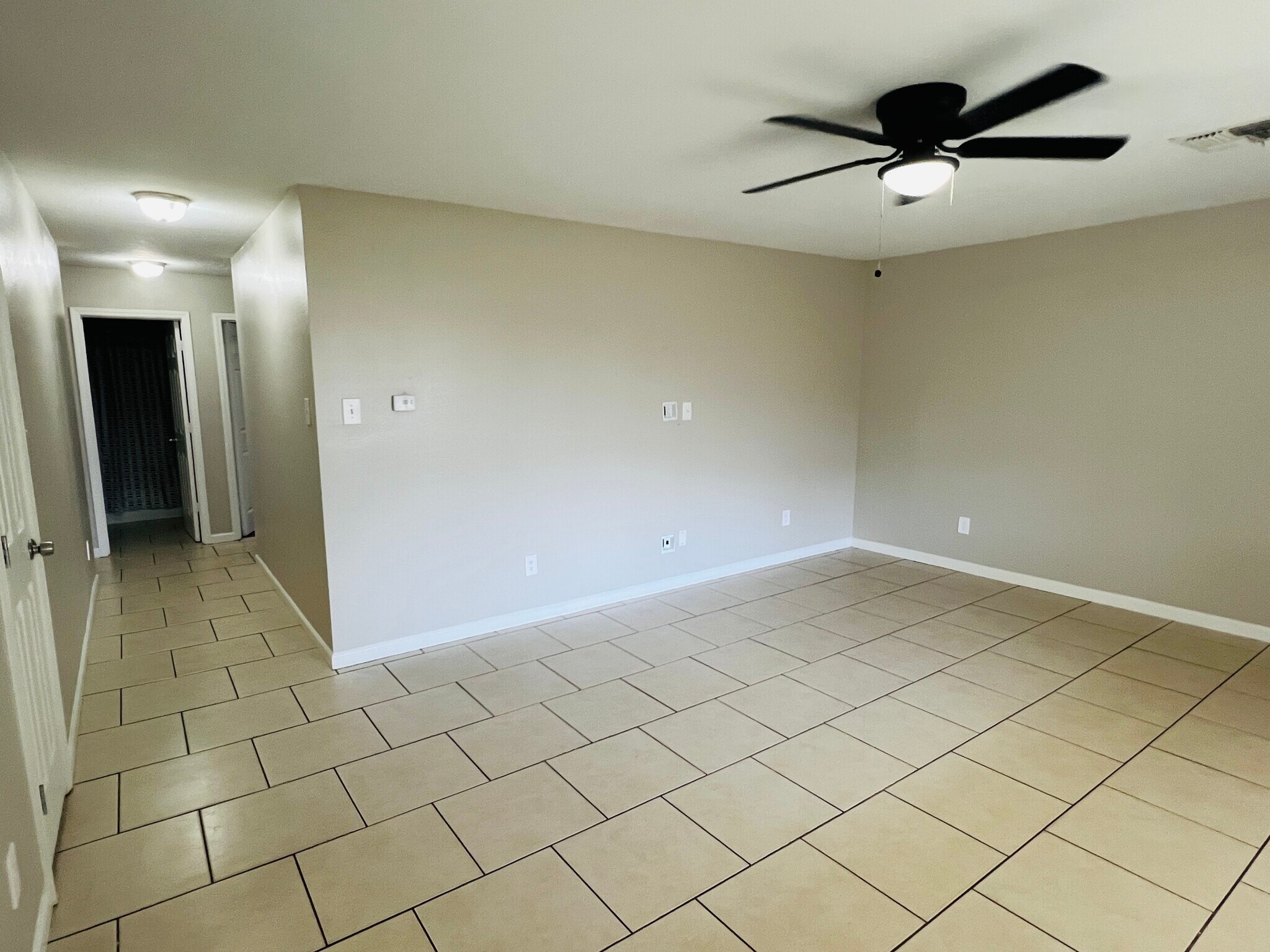 Main Living room - 2624 Huntsville St