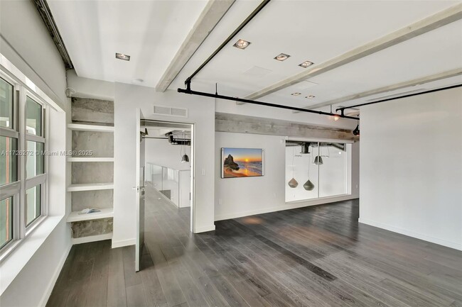 Building Photo - 1749 NE Miami Ct