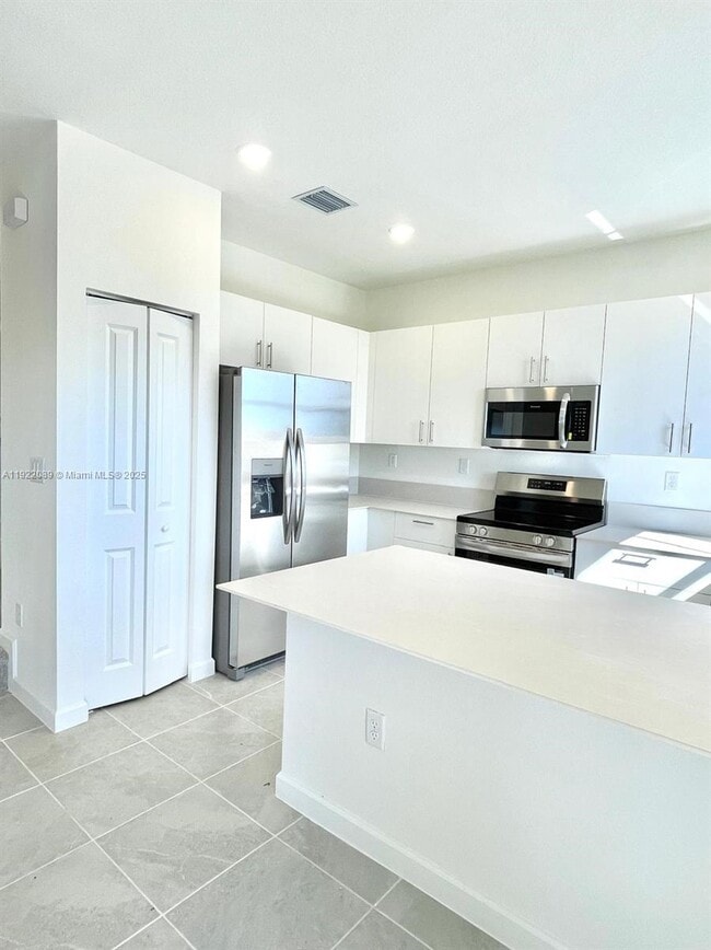 Building Photo - 2751 SE 26th St