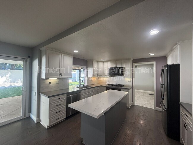 Building Photo - 911 Rawhide Pl