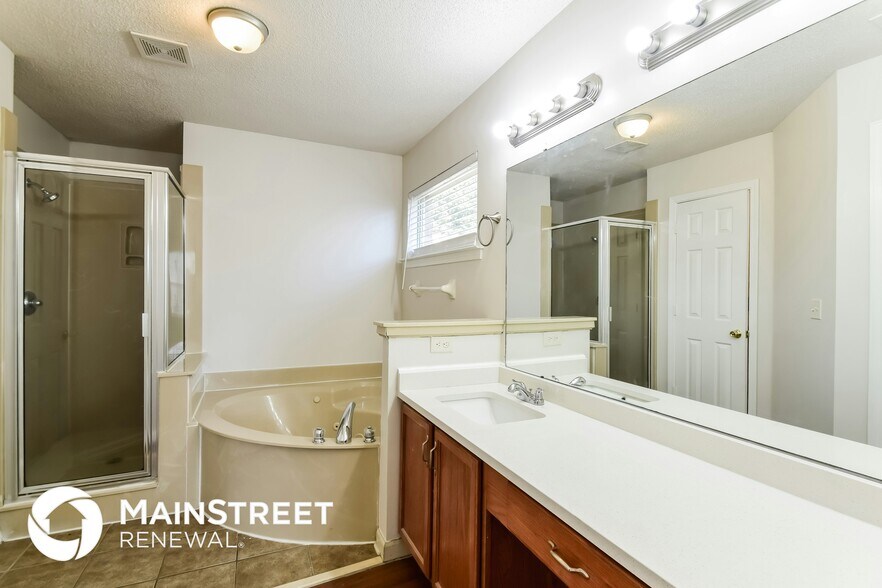 Building Photo - 4848 Ashcroft Dr