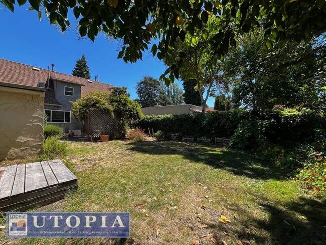 Building Photo - Charming 3 Bedroom, 1.5 Bathroom close to ...