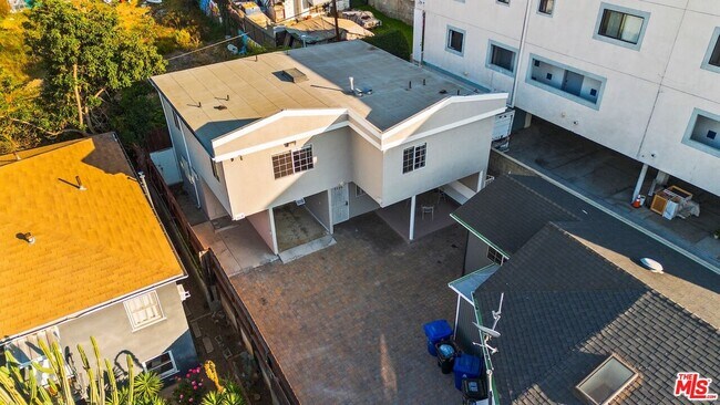 Building Photo - 1128 Irolo St