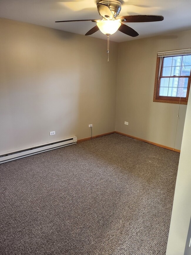 Building Photo - 431 Leah Ln