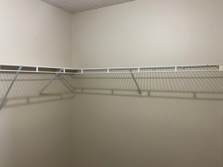 Building Photo - 7691 Enderby Ave E