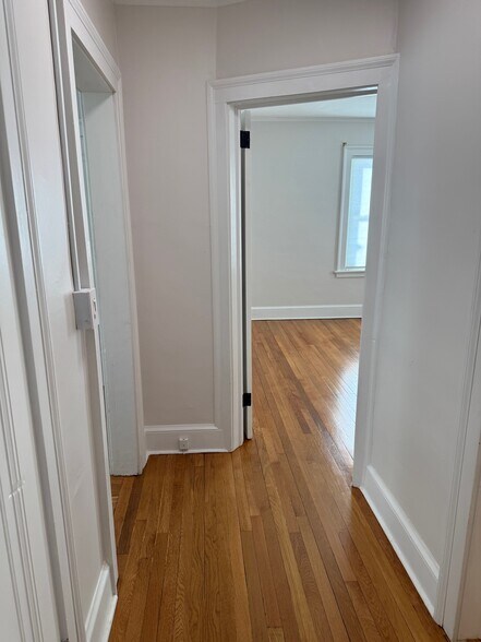 Building Photo - 85 Dover Rd