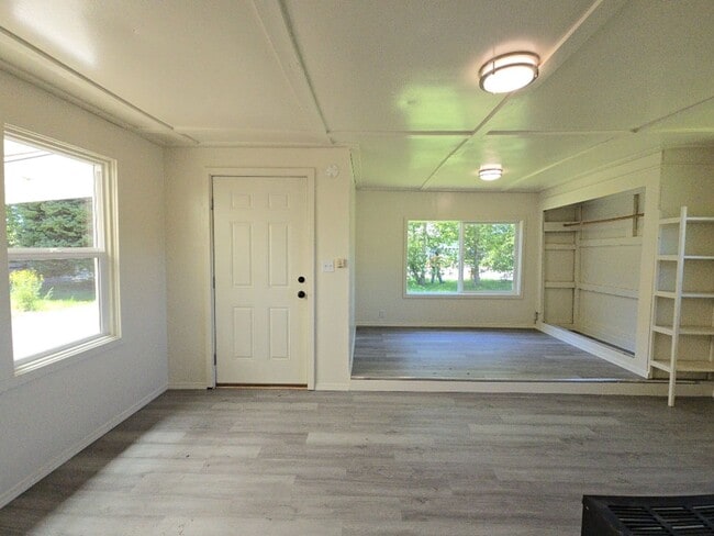 Building Photo - Studio cottage near Cal Poly Humboldt offers remodeled interior