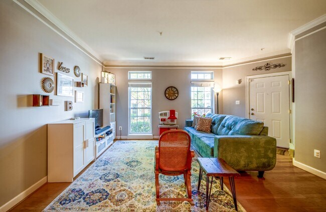 Building Photo - Bright and Modern Home with Prime Commuter...