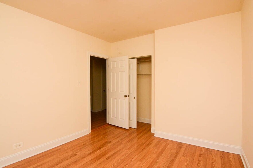 Building Photo - 2600 N Kimball Ave