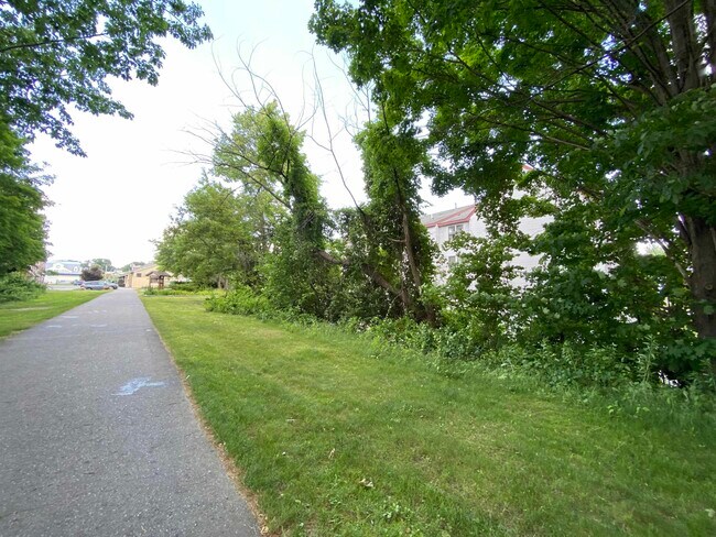 Building Photo - 4 Martin St