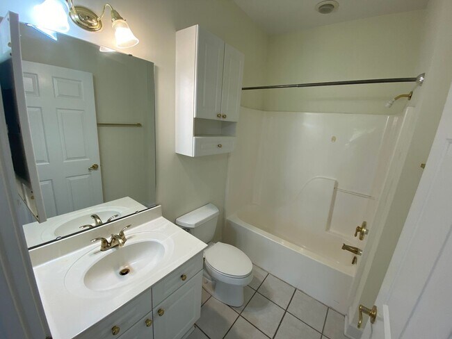 Building Photo - Pristine move in ready Condo located in He...