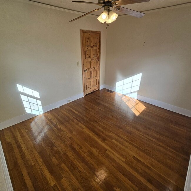 Building Photo - 2528 Hope St