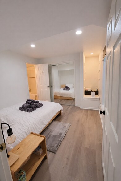 Building Photo - 7209 Carriage Hill Dr