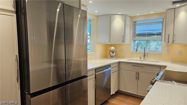 Building Photo - 301 6th Ave S