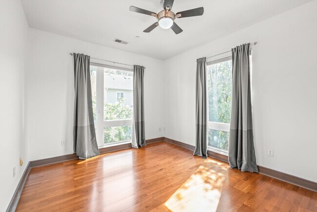 Building Photo - (Coming Soon) Move-in Ready 1 Bedroom Cond...