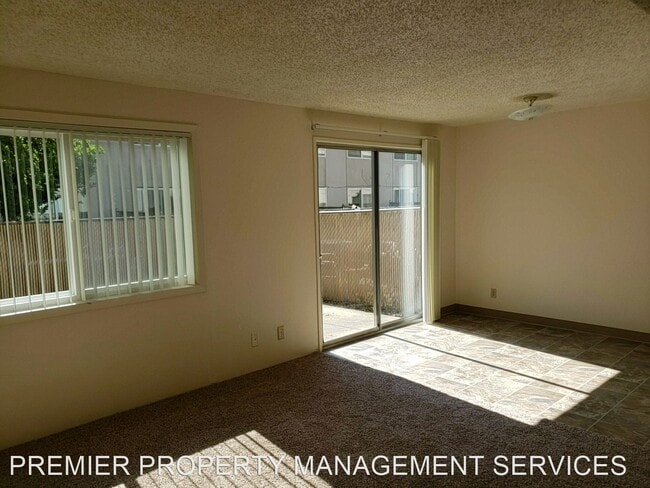 Building Photo - 700 1st St