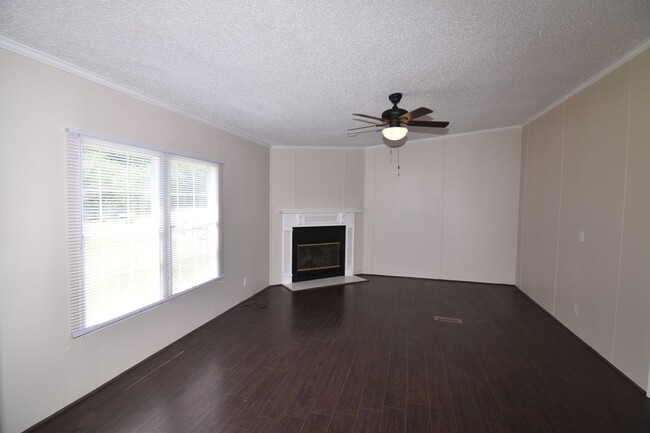 Building Photo - Spacious 3-Bed, 2-Bath Manufactured Home o...