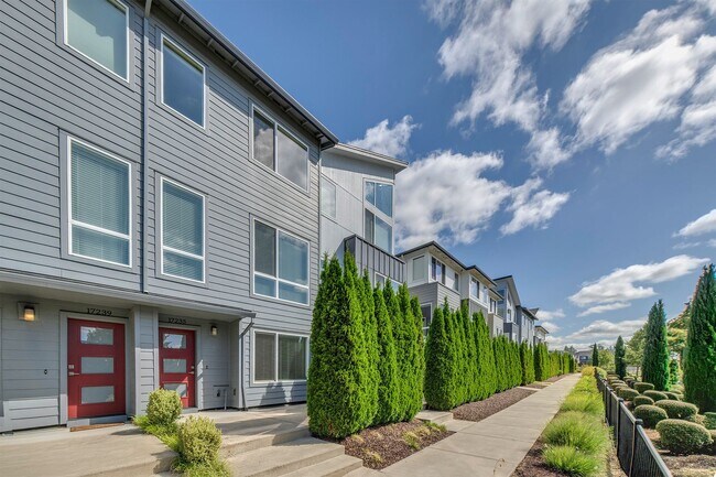 Building Photo - 17235 SW Goldcrest Ln