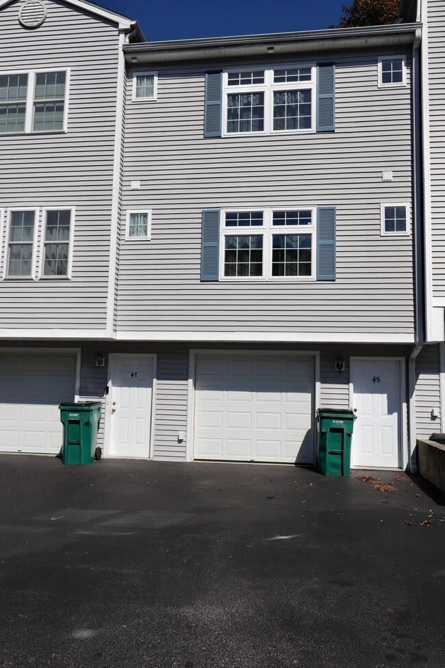 Building Photo - 45 Harbor View Ln