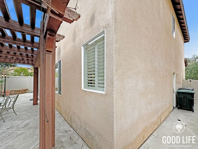 Building Photo - Irvine Stunner! 4BR Beauty with Private Yard & 2-Car Garage