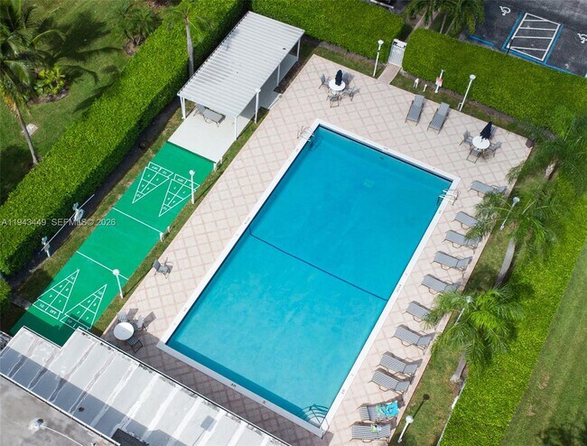 Building Photo - 808 NE 27th Ave