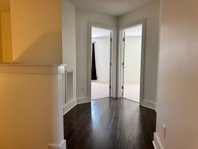 Building Photo - Beautiful 3BR Townhome in Franklin